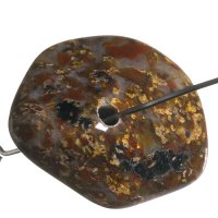 Jaspis brekciový, vrtaný přívěsek 28 mm